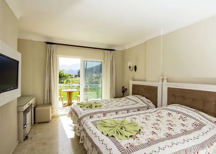Basar Hotell 3*
